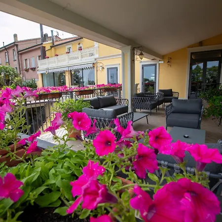 Cane Hotel